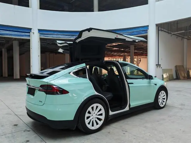 Tesla Model X 90D