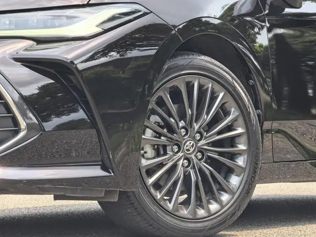 TOYOTA Asian dragon 2.0L XLE Premium Edition