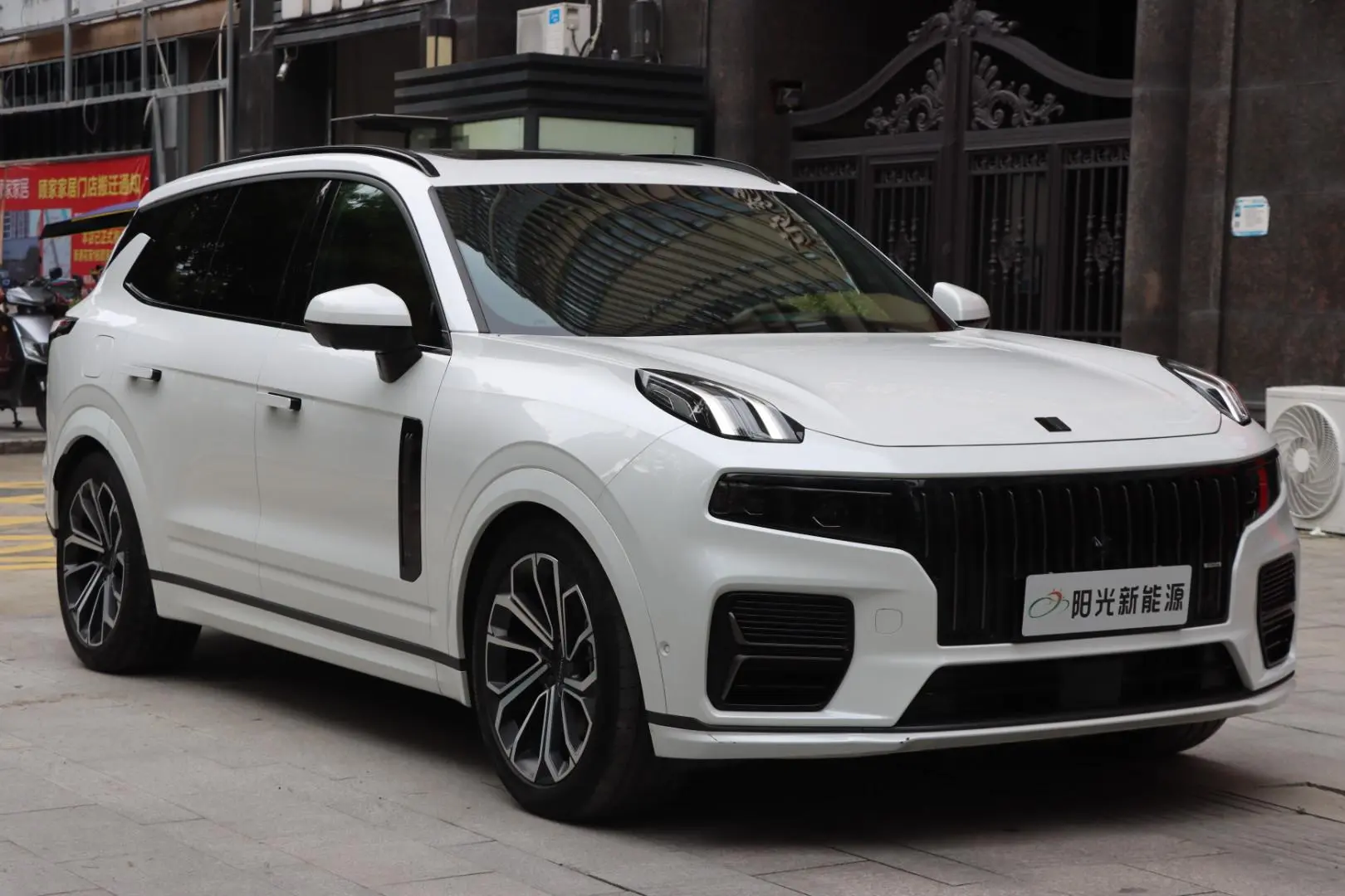 LYNK & CO Lynk &Co. 09 EM-P EM-P 2.0 TD six-seater ULTRA