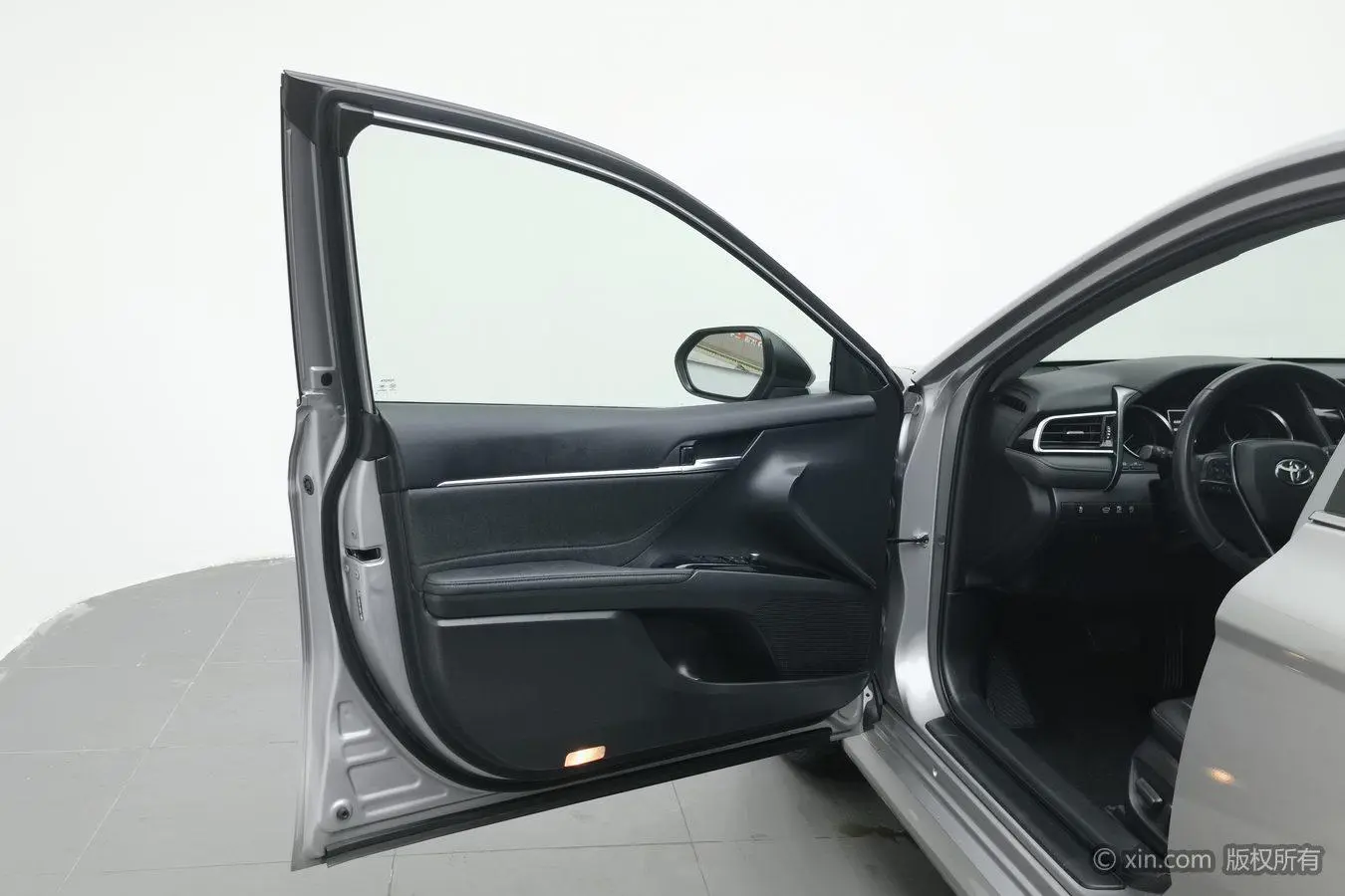 TOYOTA Camry 2.0GVP Leading Edition