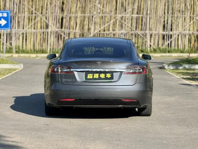 Tesla Model S 75