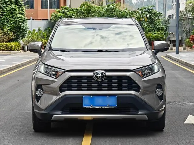 TOYOTA RAV4 Rongfang 2.0L CVT two-wheel drive fashion version