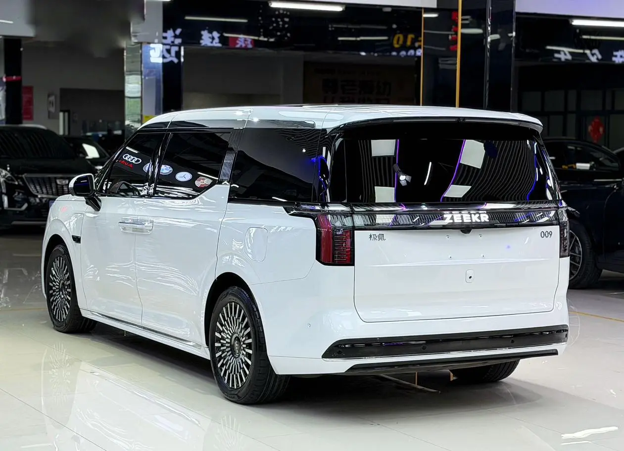 ZEEKR ZEEKR 009 Seven-seater aisle version two-wheel drive 108kWh