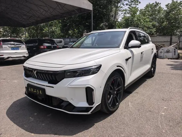 VOYAH Lan Tu FREE Four-wheel drive, long battery life, extended range version
