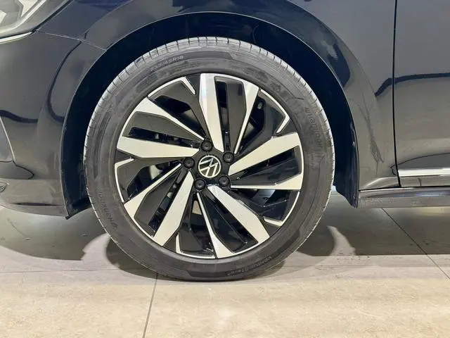 Volkswagen Passat Outstanding 380TSI Longteng Edition