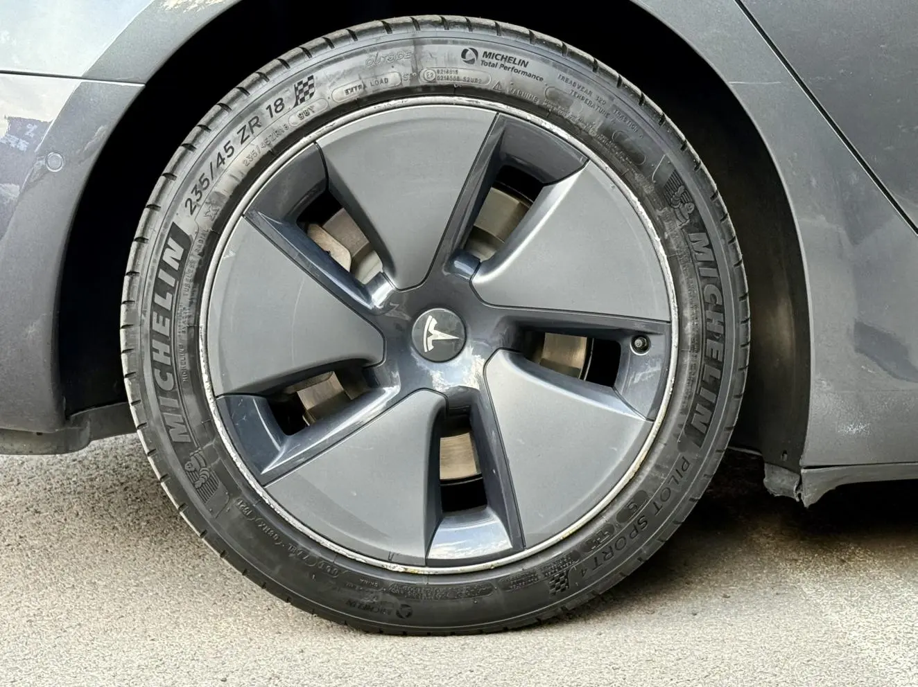 Tesla Model 3 Upgraded version of standard battery life rear drive
