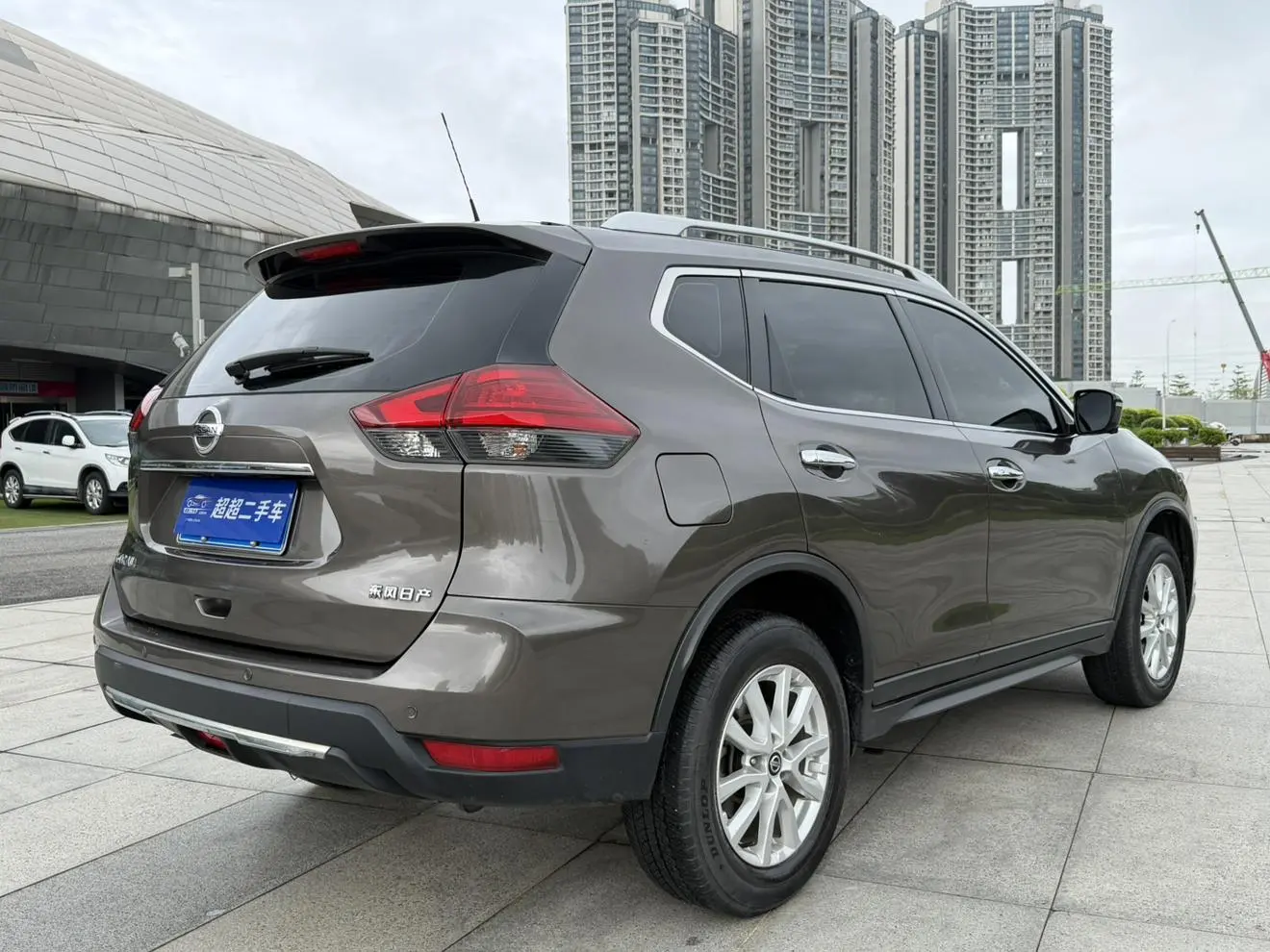 Nissan Qijun 2.0 L XL ITS CVT 2WD Smart Union Comfort Edition