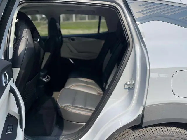 LYNK & CO Lynk & Co. 06 EM-P PHEV Remix Pro