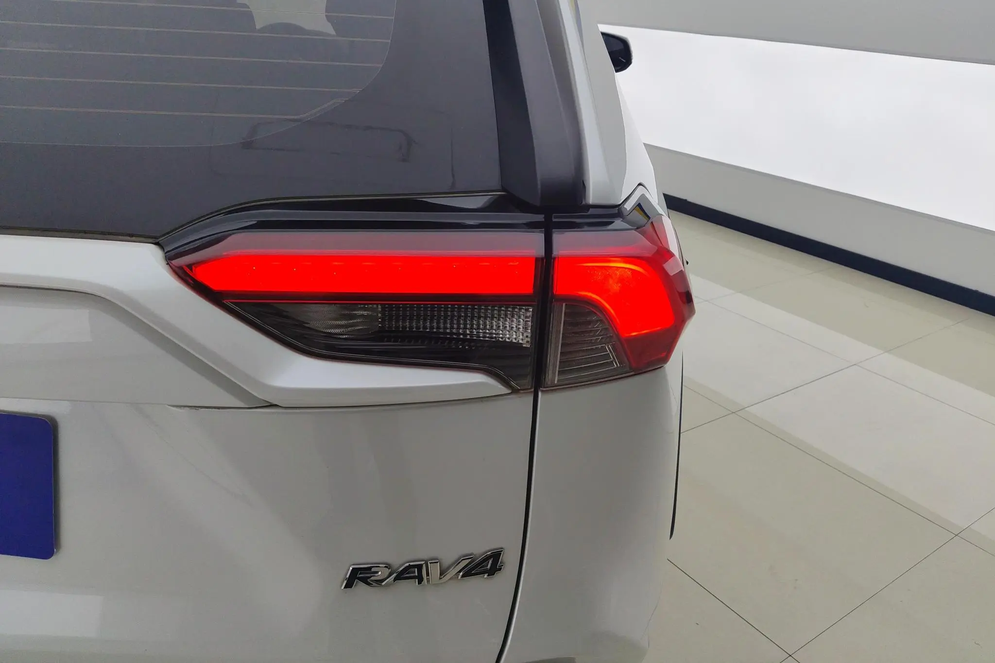 TOYOTA RAV4 Rongfang 2.0L CVT two-wheel drive fashion Plus version