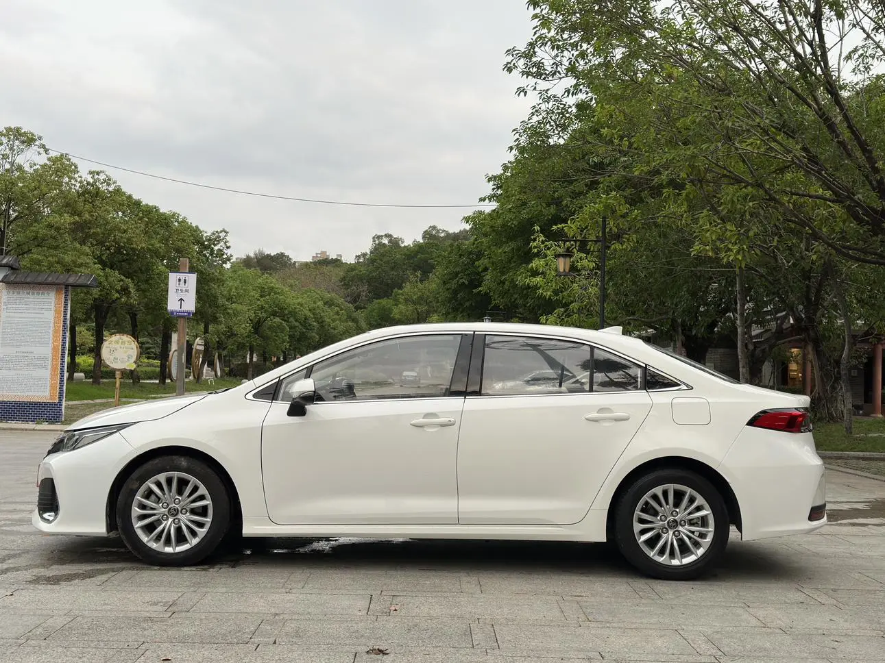 TOYOTA Asian lion 2.0L Deluxe Edition