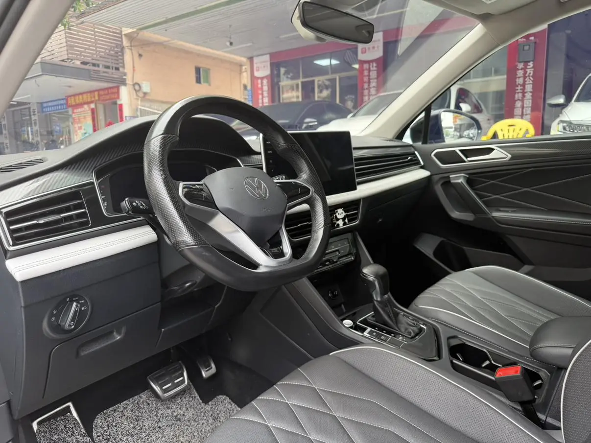 Volkswagen Tiguan L 330TSI two-wheel drive R-Line Premium edition