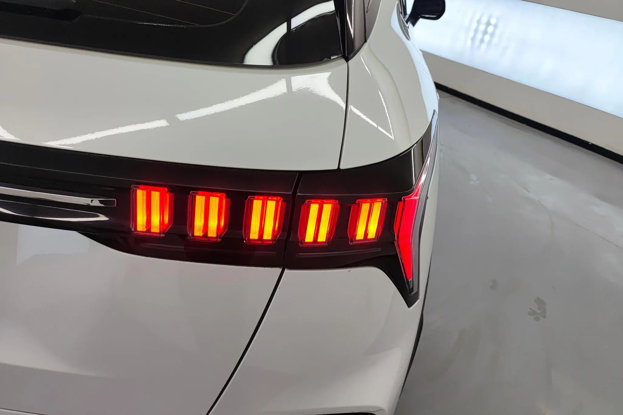 LYNK & CO Lynk 06 1.5T Yao Halo