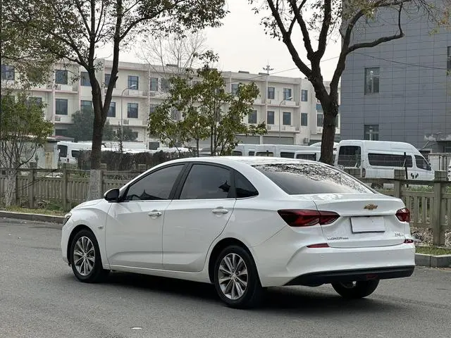 Chevrolet Cruze 320 automatic Enjoy Skylight version