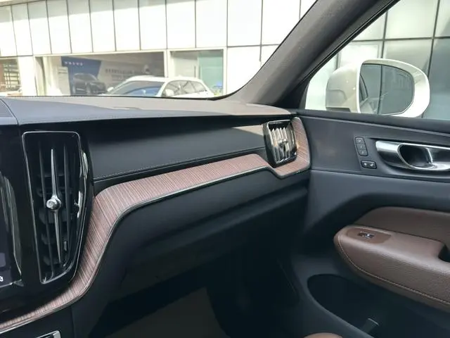 Volvo Volvo XC60 PHEV T8 four-wheel drive long battery life Zhiyuan Deluxe Edition
