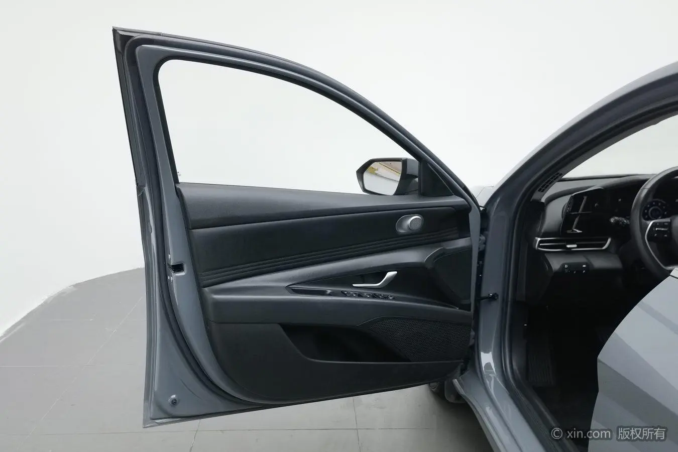 Hyundai Elantra 1.5L CVT LUX Premium Edition