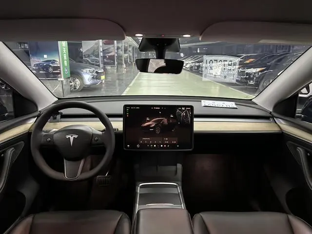 Tesla Model Y Facelifted rear-wheel drive version