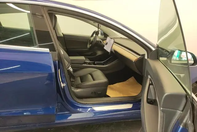 Tesla Model 3 Upgraded version of standard battery life rear drive