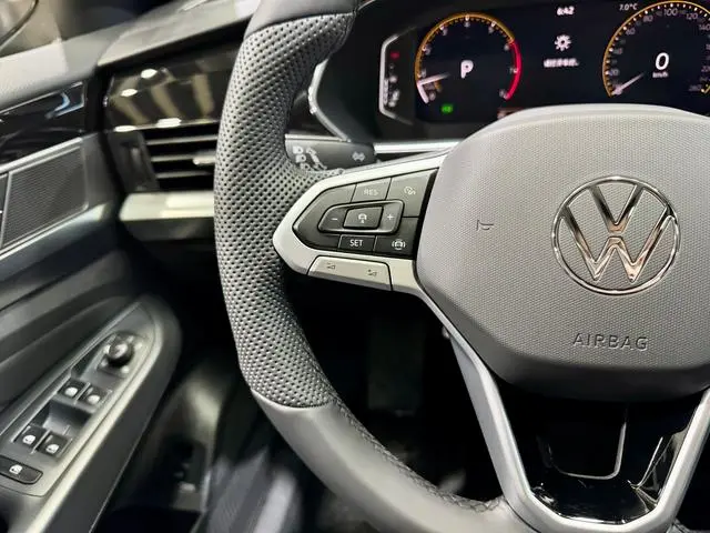Volkswagen Passat Outstanding 380TSI Longteng Edition