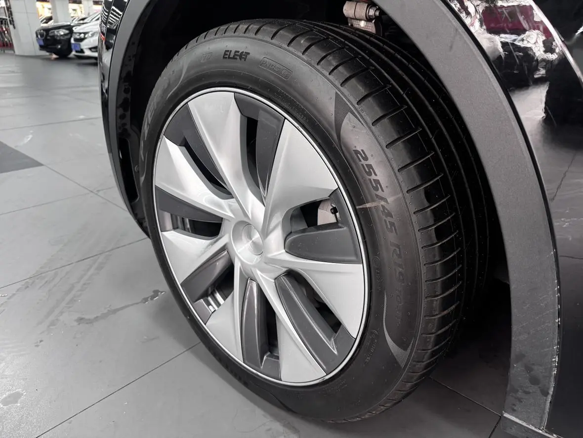 Tesla Model Y Facelifted rear-wheel drive version