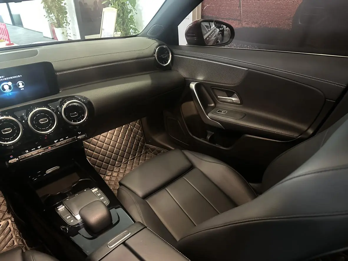 Mercedes-Benz Mercedes-Benz A-class Facelift A 180 L sports sedan