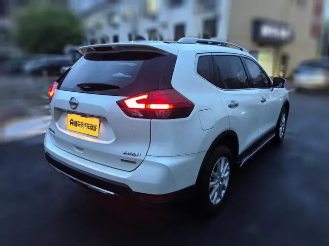 Nissan Qijun 2.0L CVT Zhilian seven-seater Comfort Edition 2WD