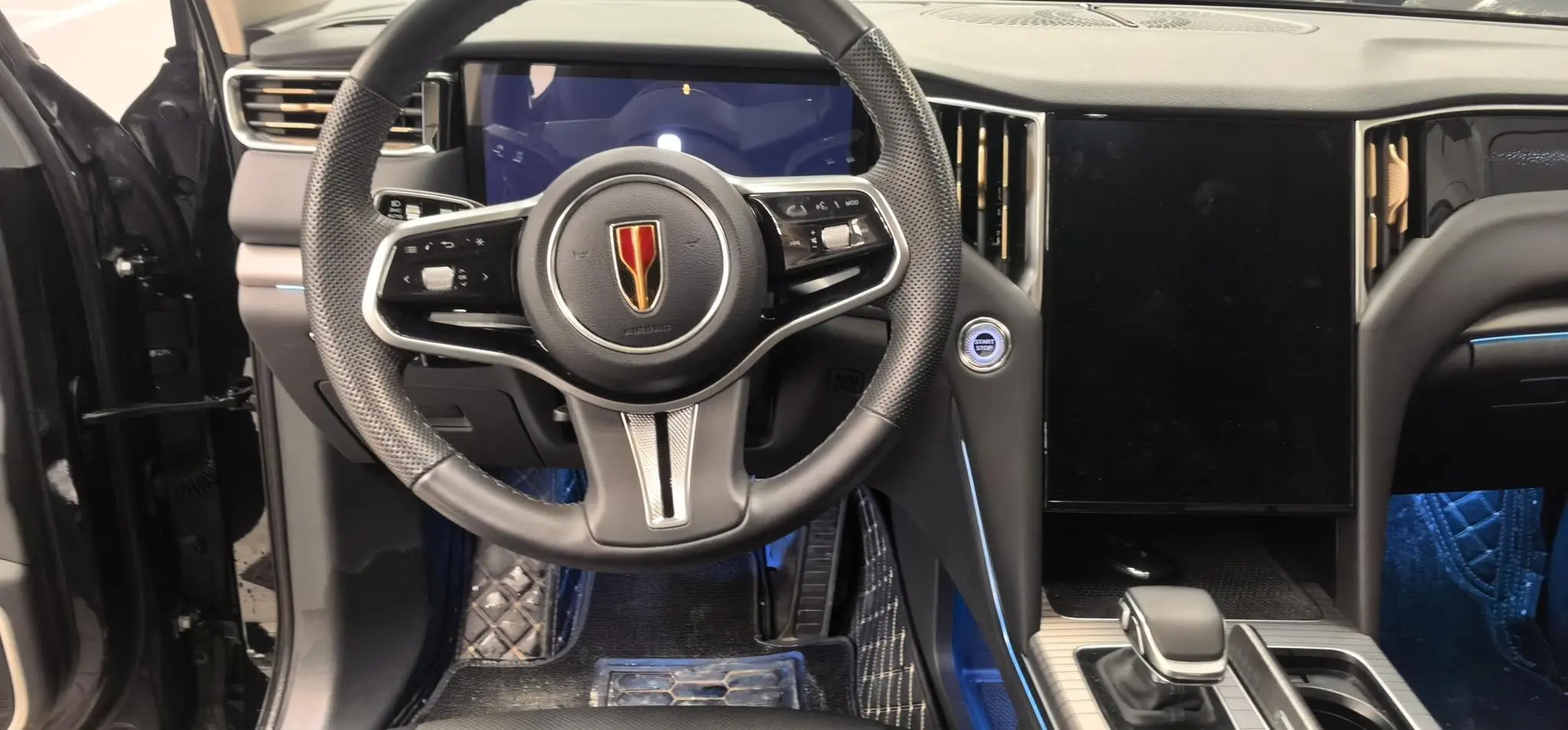 Hongqi Hongqi HS7 PHEV 2.0T four-wheel drive Qichang version 7 seats