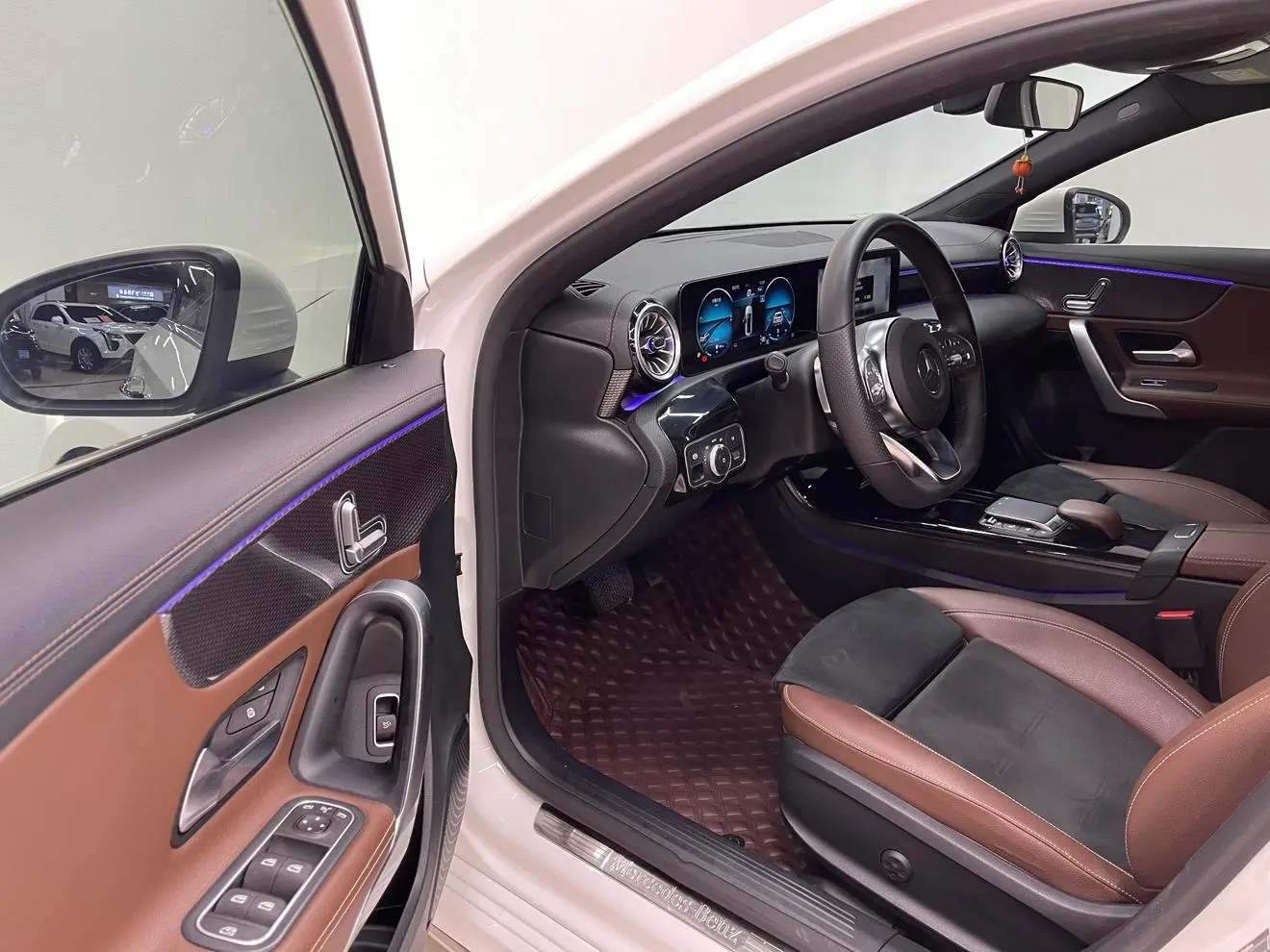 Mercedes-Benz Mercedes-Benz A-class A 200 L sports sedan fashion Version