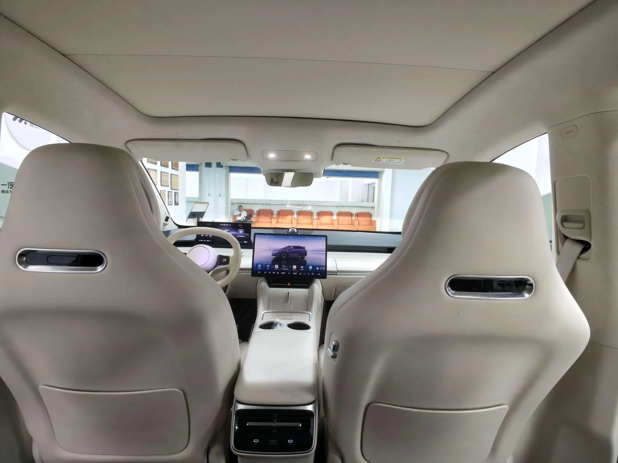 LUXEED Wisdom World R7 Pure electric 82kWh Max rear drive version