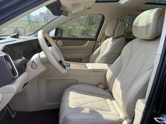 AITO Ask the world M9 Extended range Ultra six-seater version