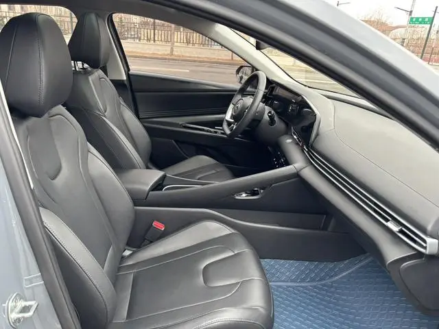 Hyundai Elantra 1.5L CVT LUX Premium Edition