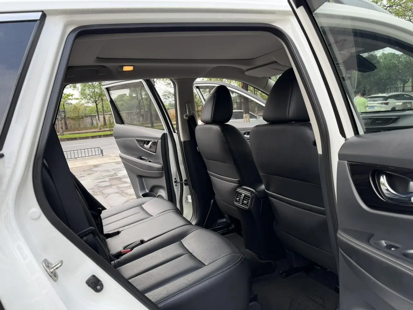 Nissan Qijun 2.0L CVT Zhilian seven-seater Comfort Edition 2WD