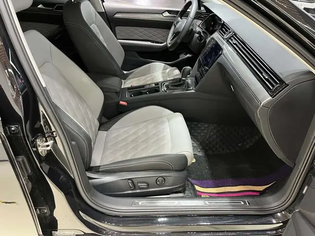 Volkswagen Magotan 2 million commemorative edition 330TSI DSG leading model