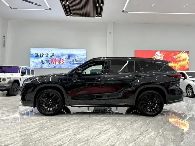 TOYOTA Crown Lufang 2.0T automatic four-wheel drive Jinyao version