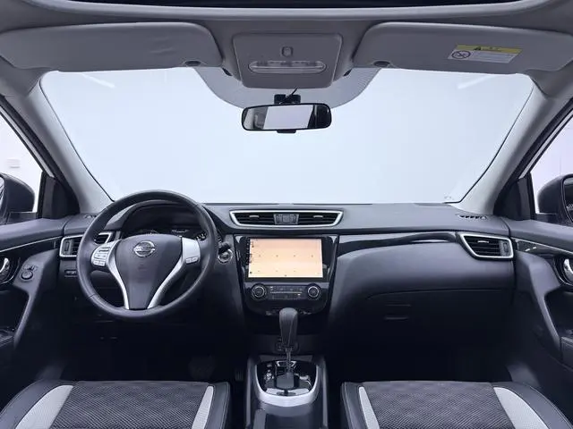 Nissan Qashqai 2.0L CVT Deluxe Edition Country V