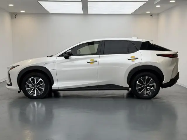 Lexus Lexus RZ 450e DIRECT4 vertical version