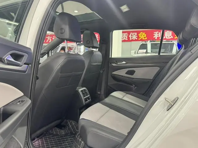 Volkswagen golf 300TSI R-Line