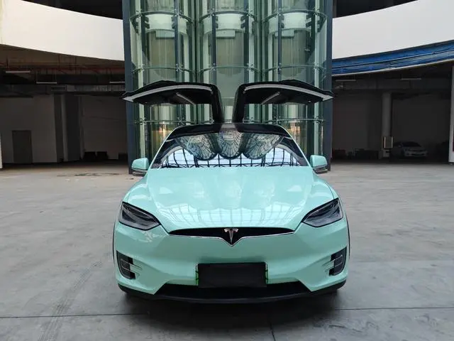 Tesla Model X 90D