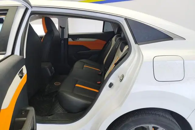 Dongfeng Fengshen Yi Hyun Mach Version 1.5L Automatic Glory Version