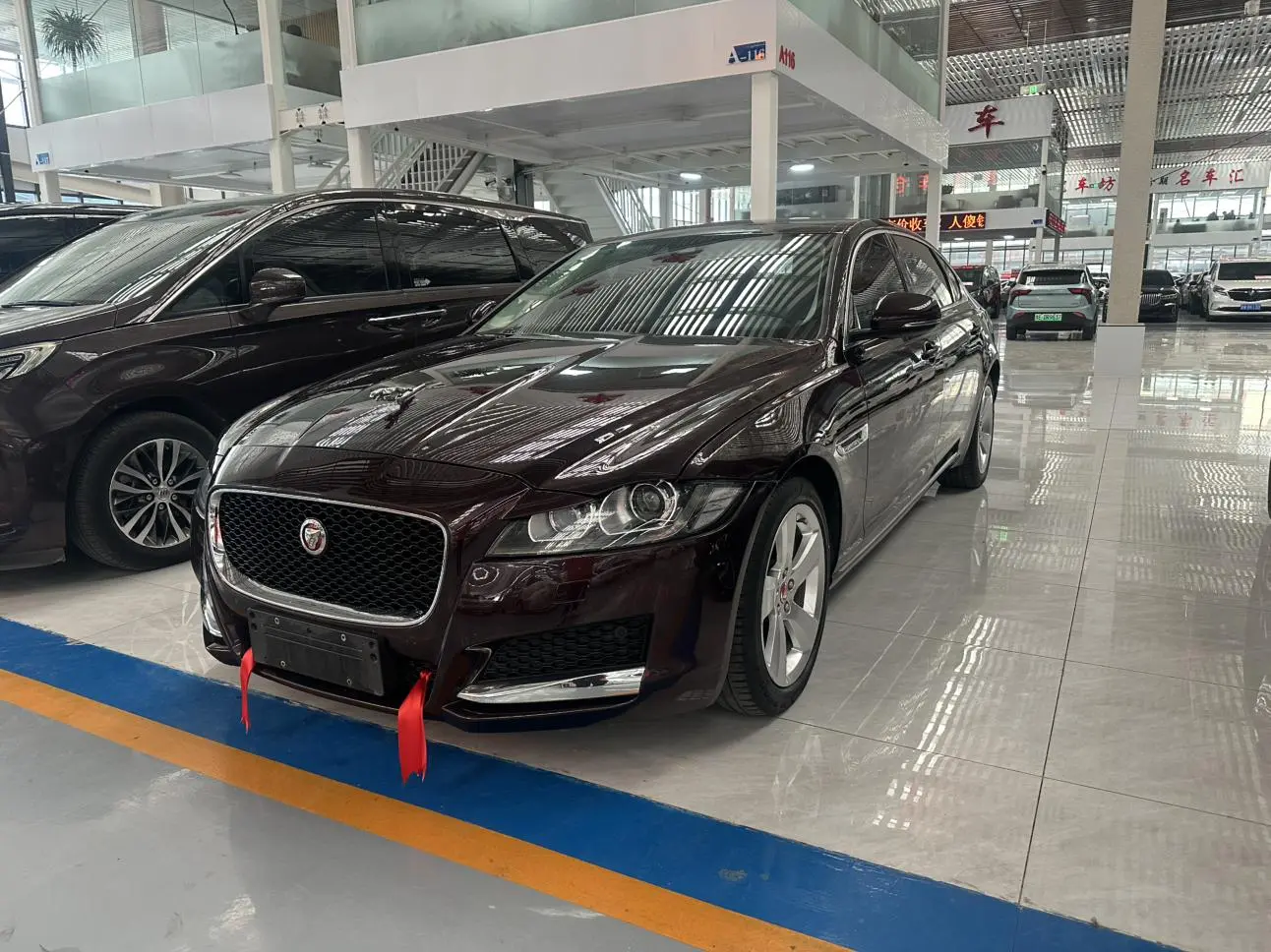 Jaguar Jaguar XFL 2.0T P200 two-wheel drive Fenghua version