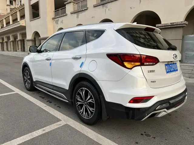 Hyundai Shengda 2.0T automatic two-wheel drive intelligent 7-seater