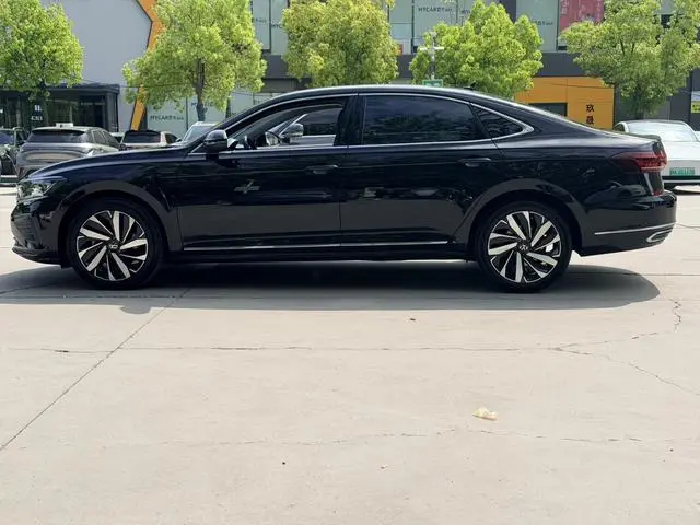 Volkswagen Passat 330TSI Elite Edition