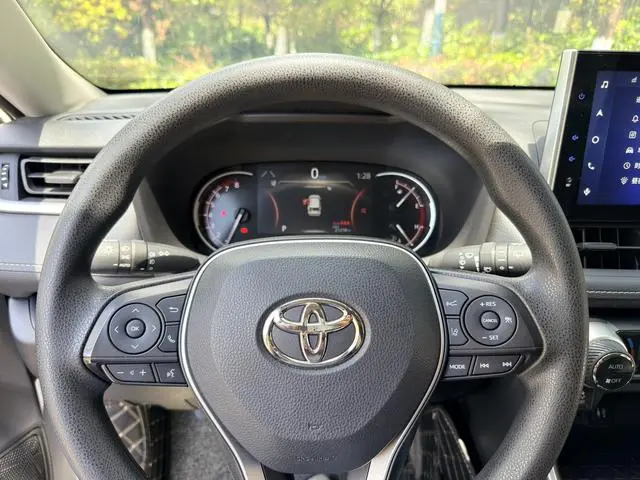 TOYOTA RAV4 Rongfang 2.0L CVT four-wheel drive fashion version