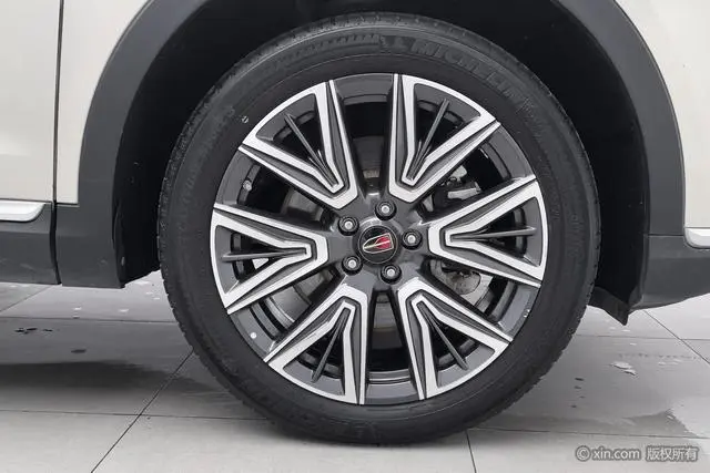 Hongqi Hongqi HS5 Facelift 2.0T Zhilian flag enjoy four-wheel drive version