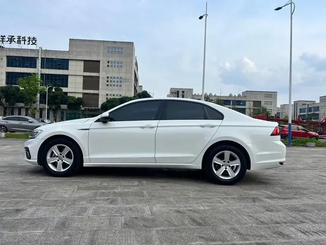 Volkswagen Lingdu 230TSI DSG Fashion Edition