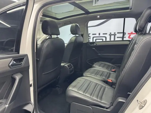 Volkswagen Touran L 280TSI Automatic Shuya Version