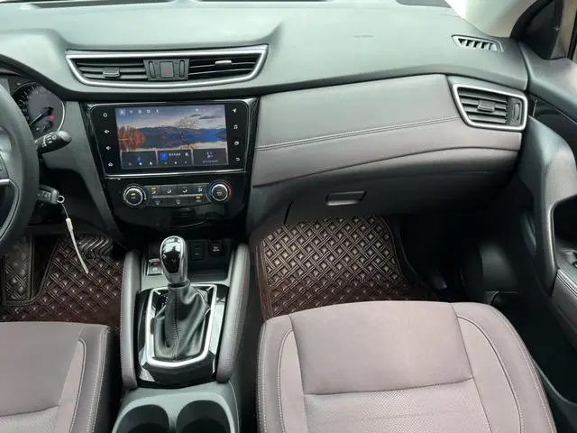 Nissan Qashqai 2.0 L XV Smart Edition