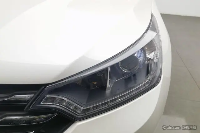 Dongfeng Fengshen Dongfeng Fengshen AX7 2.0L automatic Zhiyi type