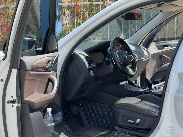 BMW BMW X3 xDrive28i M sports suit