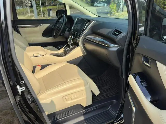 TOYOTA Elfa Dual Engine 2.5L Premium Edition