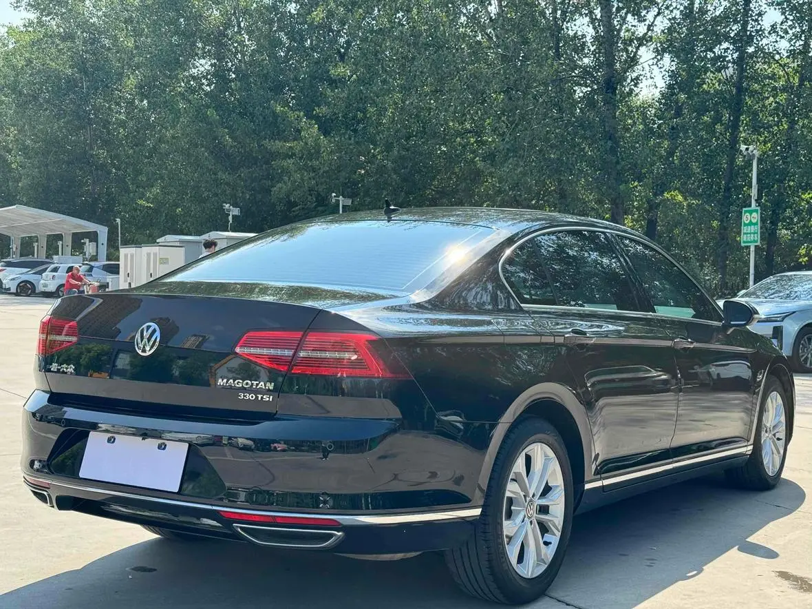 Volkswagen Magotan 330TSI DSG Luxury Country VI